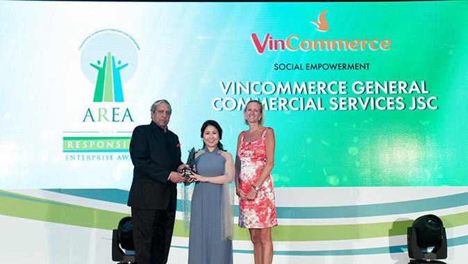 VINCOMMERCE LÀ NHÀ BÁN LẺ VIỆT ĐẦU TIÊN NHẬN GIẢI UY TÍN CỦA CHÂU Á